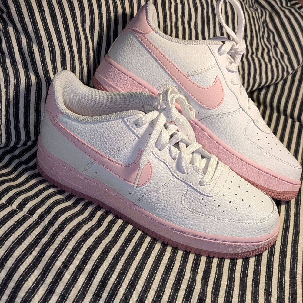 Nike Women's White and Pink Sneakers